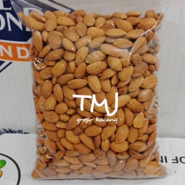 

jsb01 KACANG ALMOND MENTAH KUPAS PREMIUM 1KG (uk 27/30) .,.,.,..,