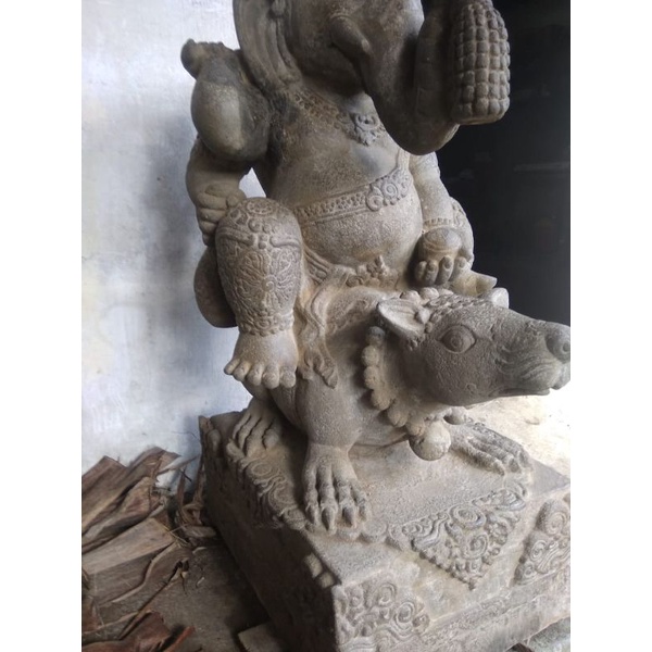 patung Ganesha naik tikus
