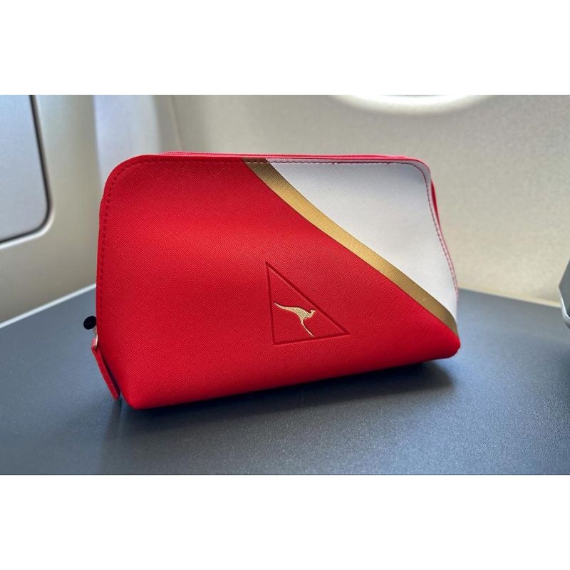 TAS AMENITY QANTAS 100 BUSSINES CLASS