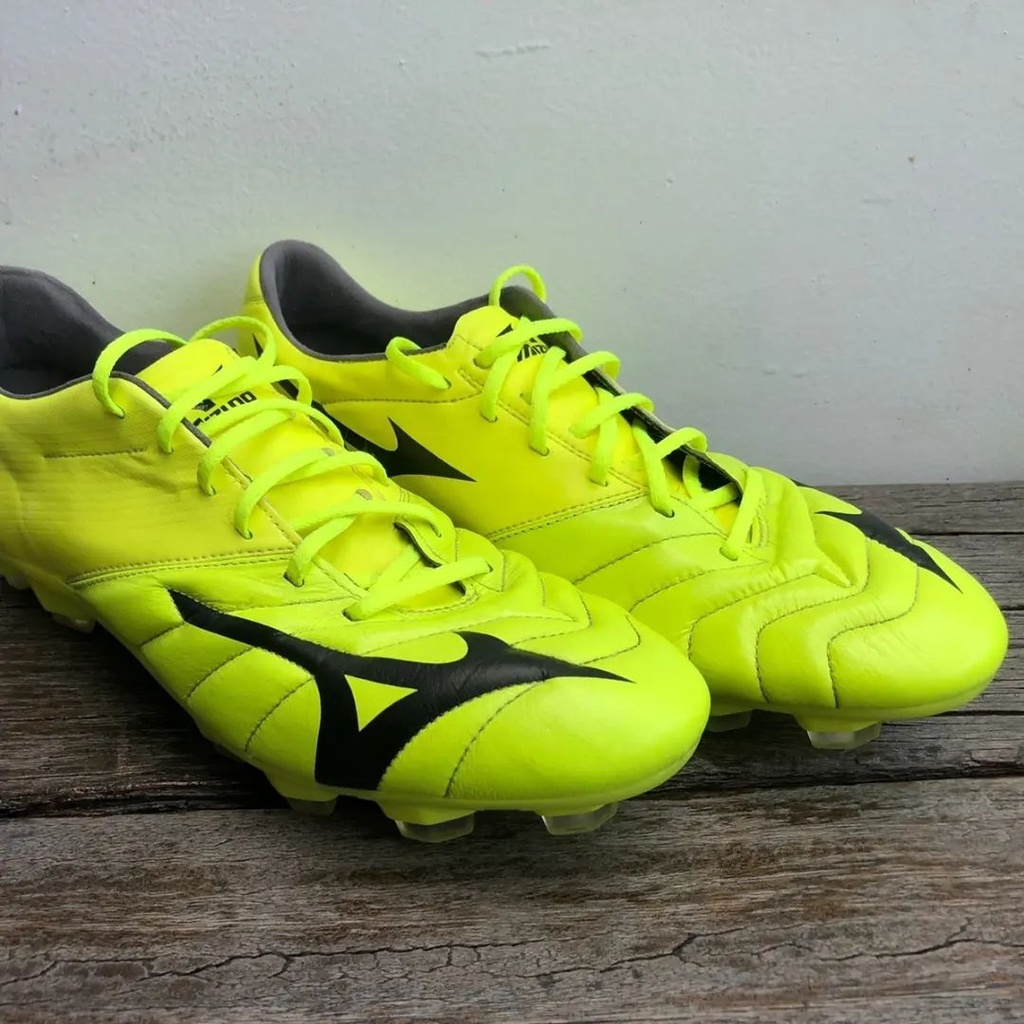 Sepatu bola-Sepatu bola second-Sepatu bola preloved-kasut bola second- boot bola second mizuno basar