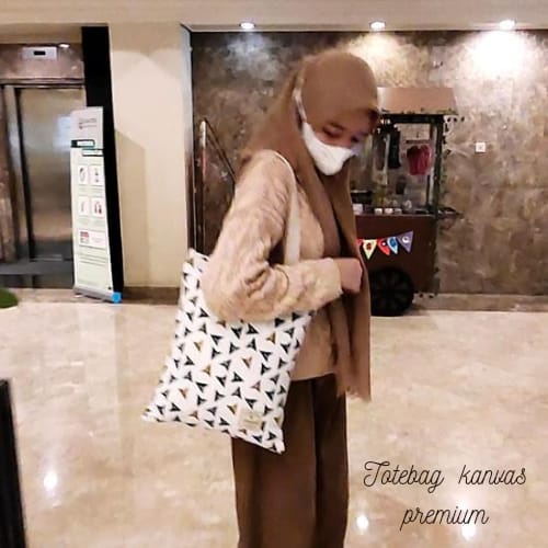 TOTEBAG WANITA RESLETING / TAS TOTE KANVAS BUAT SHOPPING DAN KULIAH BISA CUSTOM SABLON TB 005