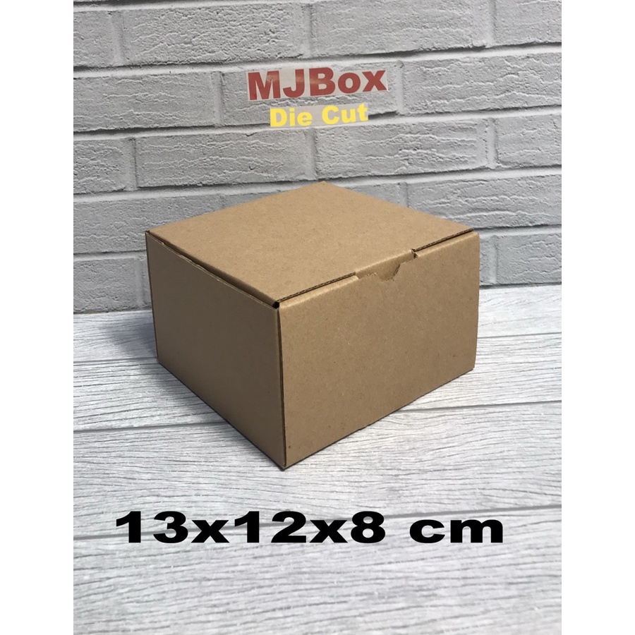 

Kardus karton uk. 13x12x8 cm...die cut box kotak Souvenir -dll
