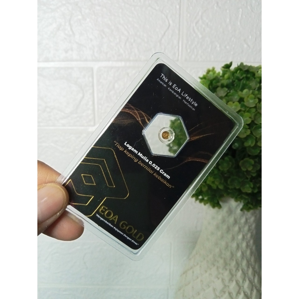 EOA GOLD Black Variant Series 0,025 Gram TERMURAH TERLARIS Kemasan Laminating Emas Mini Emas Batangan Logam Mulia Murni 24 Karat Bersertifikat Resmi Asli Original Tabungan Souvenir Keren Mewah