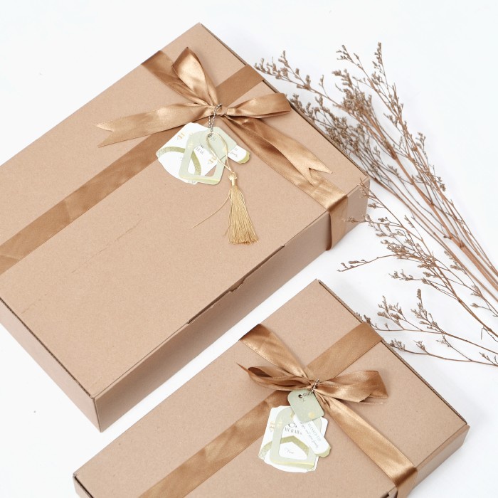 

Parcel Packing Kotak + Kartu Ucapan Gift Hampers Parcel
