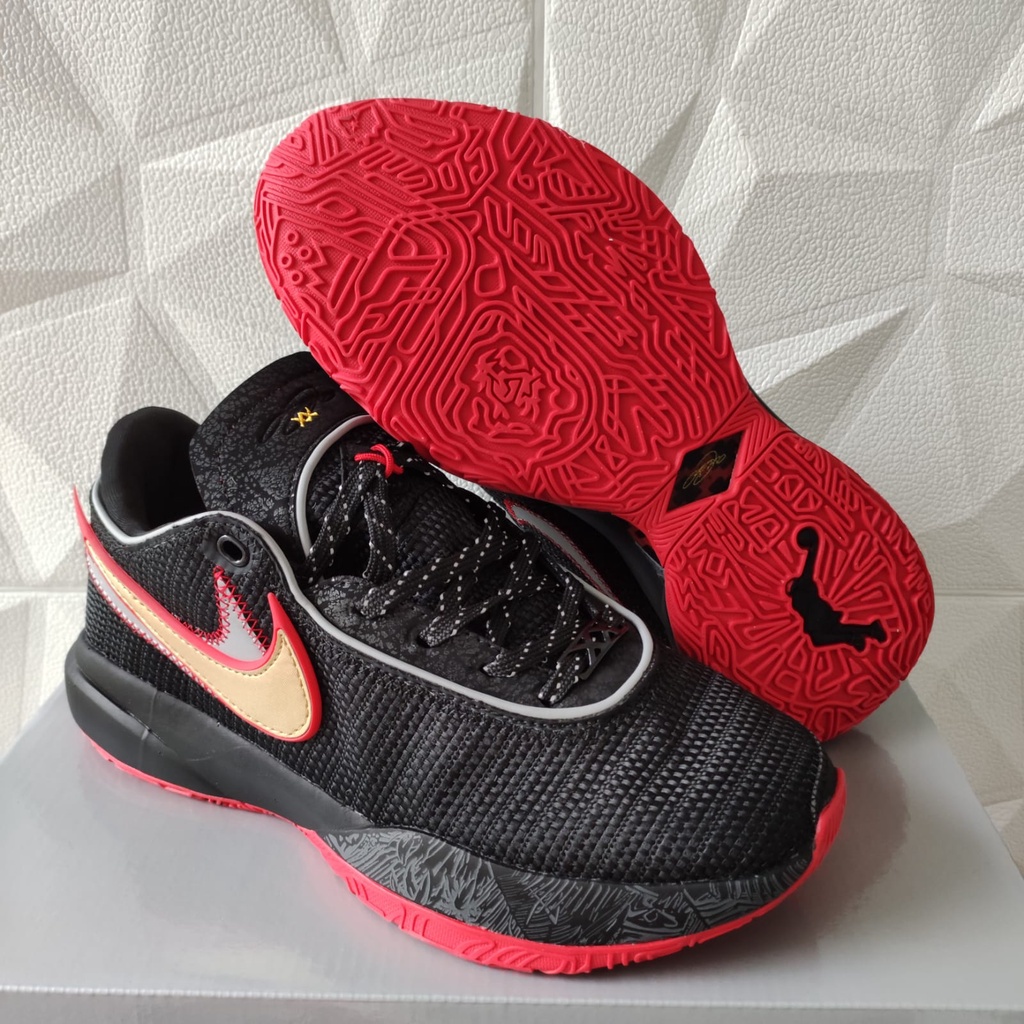 SEPATU BASKET LEBRON 20 BRED
