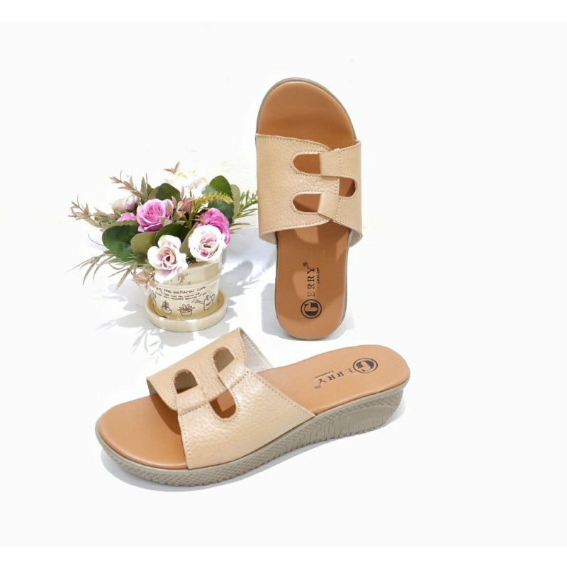 Sandal Kulit Wanita