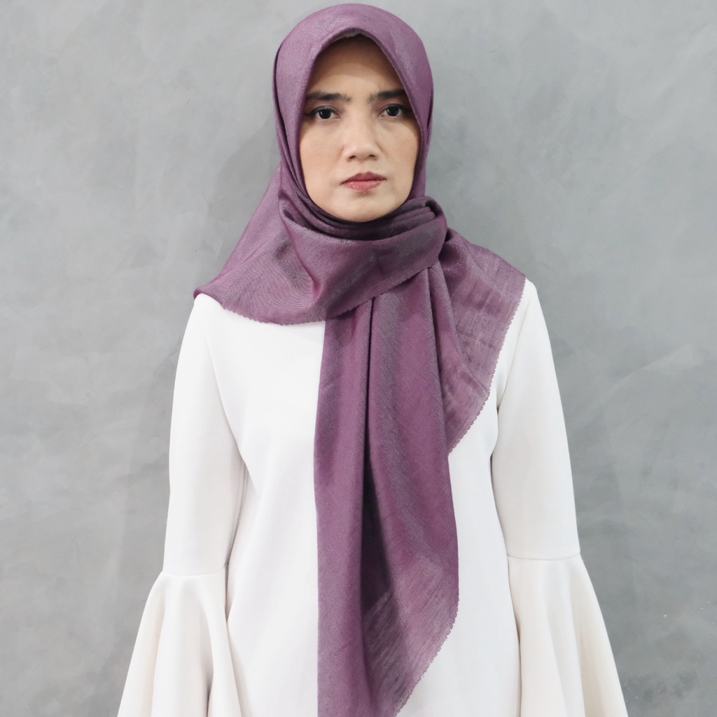 Hijab Segi Empat Sanea Burgundy KAENINA