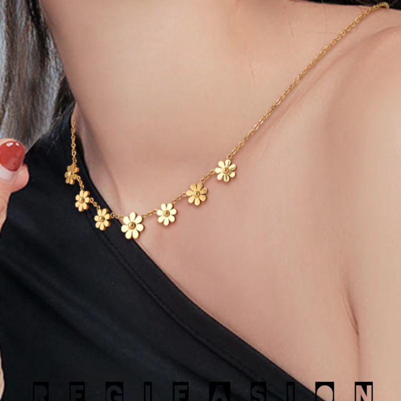Kalung Titanium Wanita Korea Emas 18K Kalung Wanita Korea Liontin Bunga Cantik Kalung Titanium Asli Anti Karat Tidak Luntur