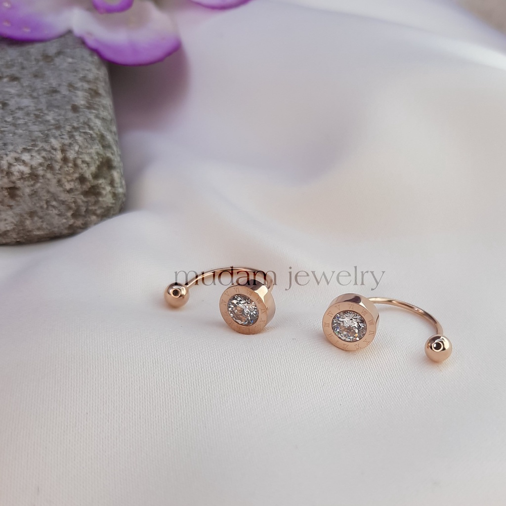 Anting Tusuk Putar Cubic Zirconia Artifisial Angka Romawi