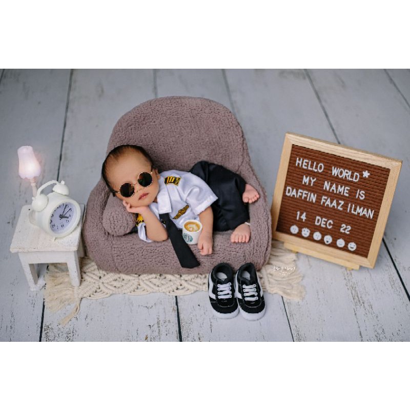 set pilot properti foto newborn
