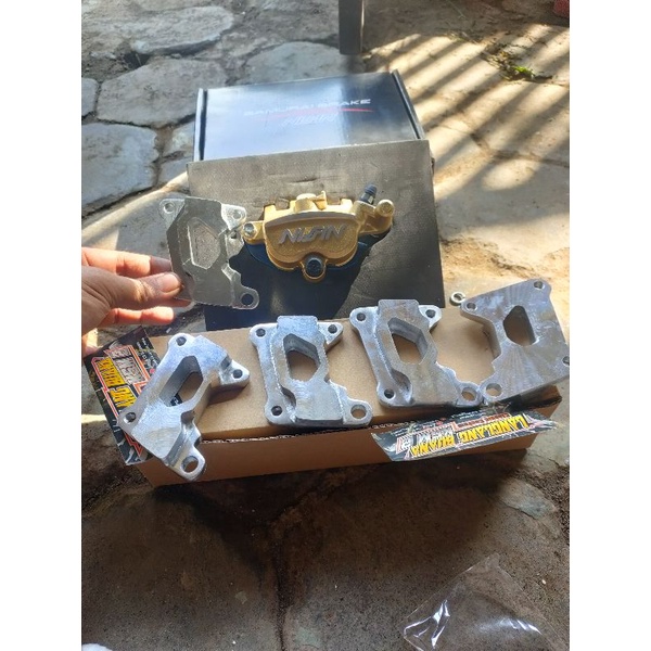 breket kaliper RCB PNP shok depan ninja RR 320 (biasa)breket kaliper RCB