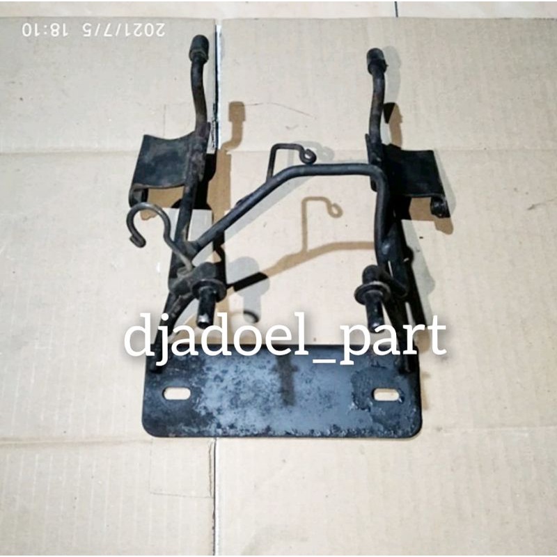 Bracket Dudukan Lampu Depan Megapro Primus Original