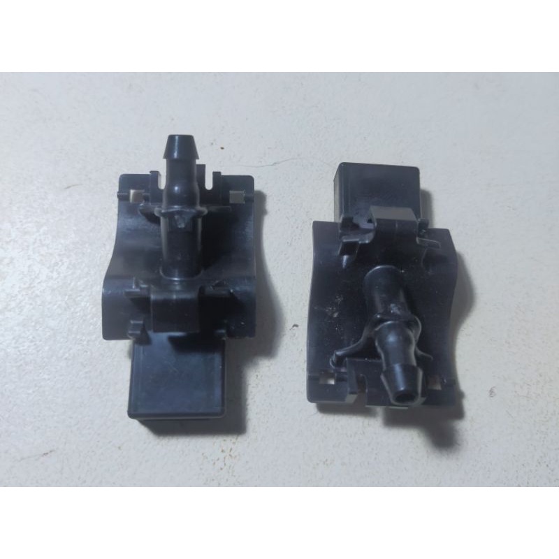 nozzle nozel semprotan air wiper depan Innova reborn Yaris Sienta Vios original baru