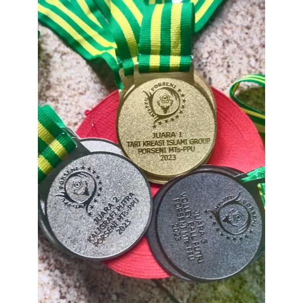 medali custom kejuaraan/medali badminton/medali futsal