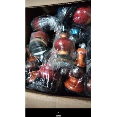 PION KAYU MOTIF DAN WARNA RANDOM UNTUK SANGKAR LOVEBRID