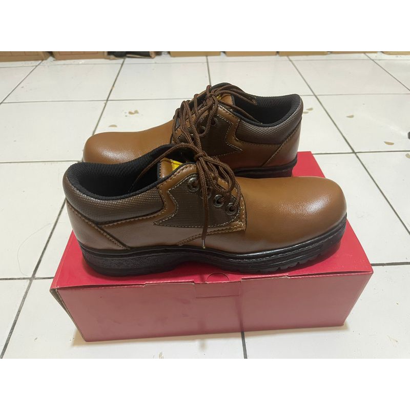 sepatu safety Caterpillar ujung besi, sepatu pria terlaris