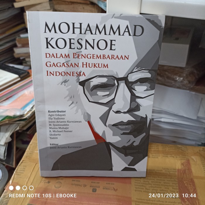 Mohammad koesnoe dalam pengembaraan gagasan hukum Indonesia 226 hal