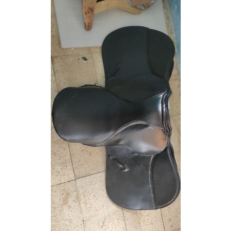 Saddle kulit (Pelana Kuda kulit)