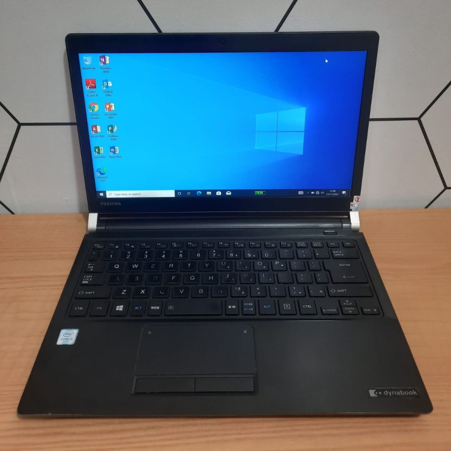 Toshiba Dynabook R73/D Core i3-6006U RAM 8GB SSD 256GB 13&quot; Win 10 Second Original Bergaransi