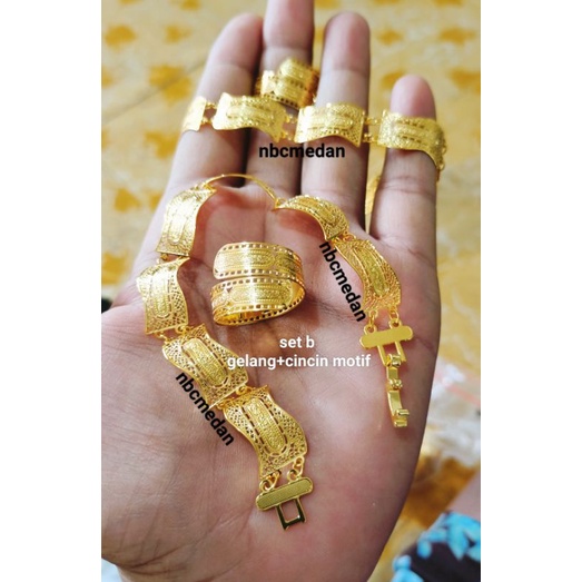 Gelang replika emas 24 k dan 22 k dan mewah, cocok dipake sehari hari