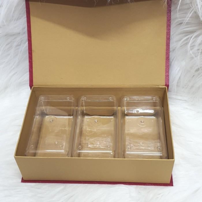 

Box Md Sekat 3 Toples Hardtop Kotak Kue Kering Lebaran Natal Imlek 100