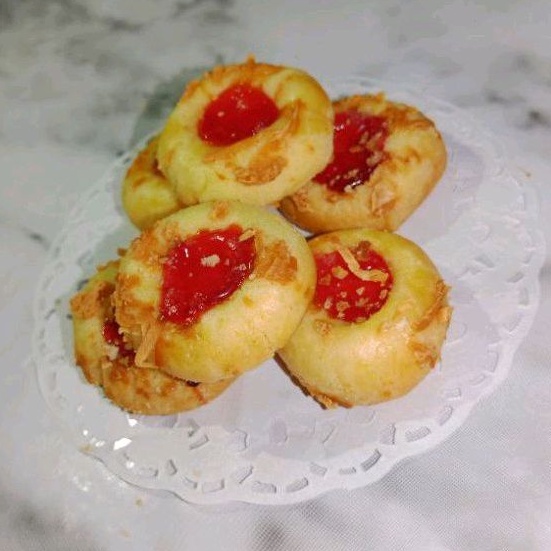 

Thumbprint Strawberry Cookies ukuran toples 250 gram Royal Amanda Kue Kering Lebaran