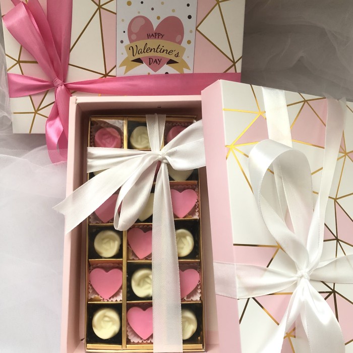 

✨READY✨ -COKLAT VALENTINE COKLAT GIFT BOX PARCEL COKLAT + BOX KARTU PITA - SEKAT 18- 1.1.23