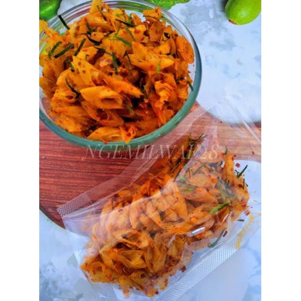 

kripik kulit lumpia 250 gr pedas daun jeruk pedas balado