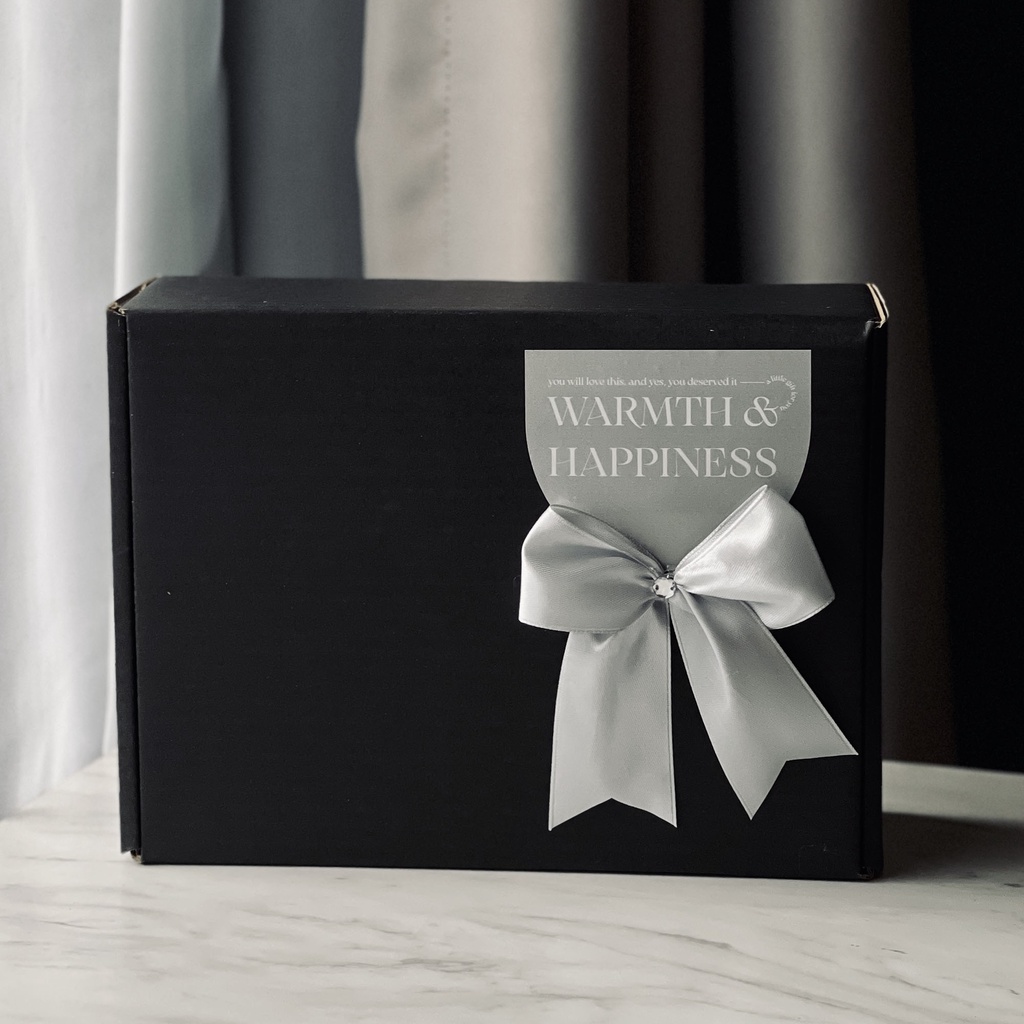 

Box Die Cut Hampers Hitam