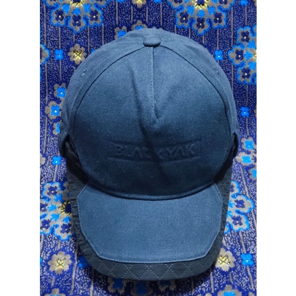 topi black yak