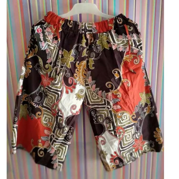 CELANA PENDEK BATIK WANITA/CELANA KULOT BATIK WANITA/BATIK WANITA JUMBO TERMURAH belkang
