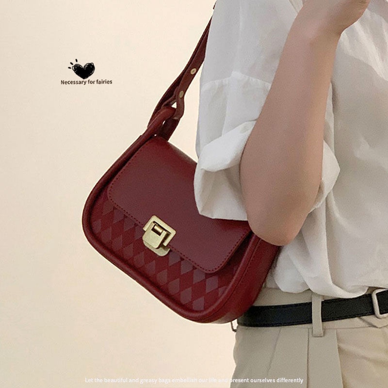 Red High-end tas kecil wanita 2022 baru trendi fashion retro tas bahu ketiak all-match tekstur utusan tas persegi kecil