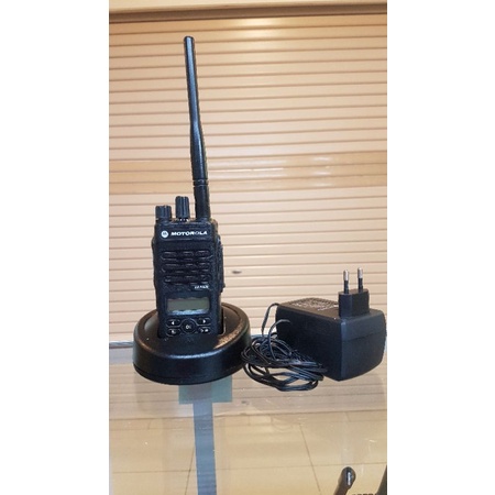 HT Motorola XIR P6620i TIA VHF 136 174 Mhz Second Original Lengkap Charger