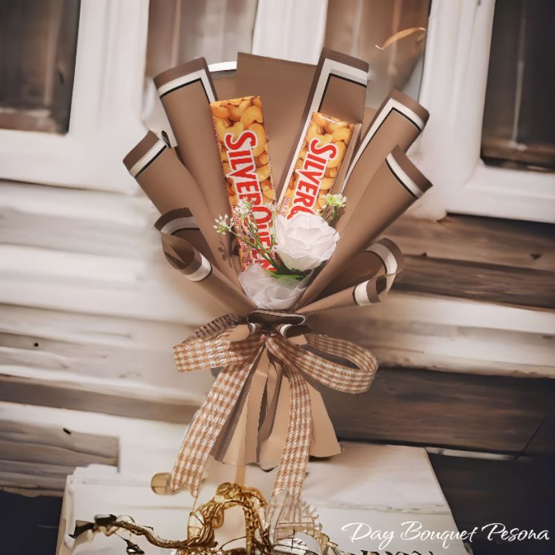 

buket coklat silverqueen ukuran 58gr*2