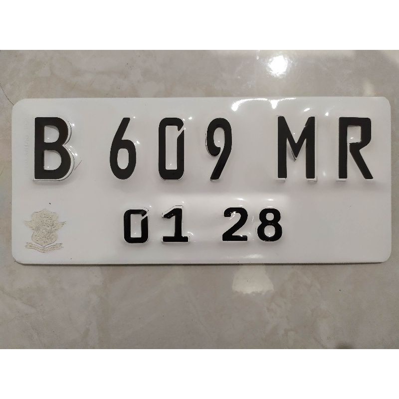 plat nomor motor putih font baru