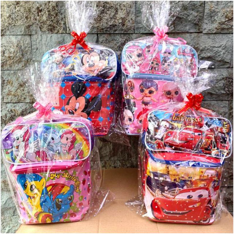 

PAKET SNACK TAS KUBUS + KOTAK PENSIL / PARCEL SNACK MURAH / PAKET ULTAH ANAK LENGKAP / PAKET SANTUNAN / PAKET SNACK ULANG TAHUN ANAK PAKET HEMAT / PAKET ULTAH DLL