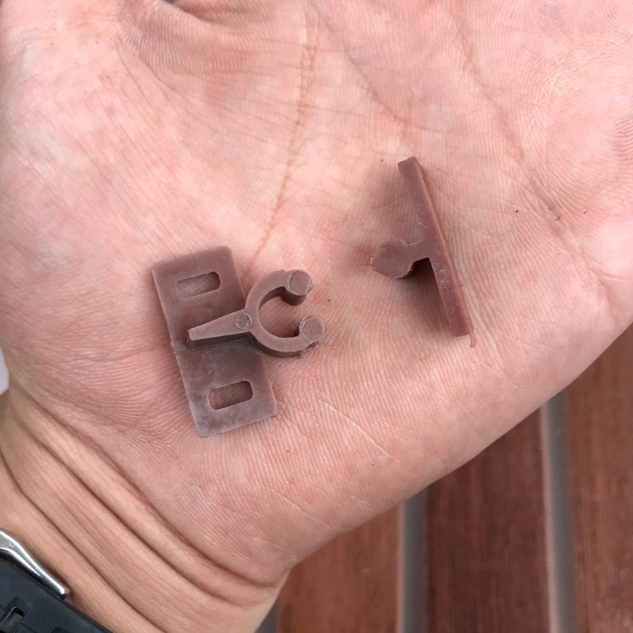 CAPIT UDANG JEPIT UDANG PVC KUNCI JEPIT LEMARI DAN LACI