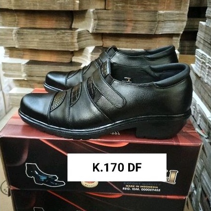 Sepatu kulit pantofel pria  sepatu kerja formal tampil lebih keren