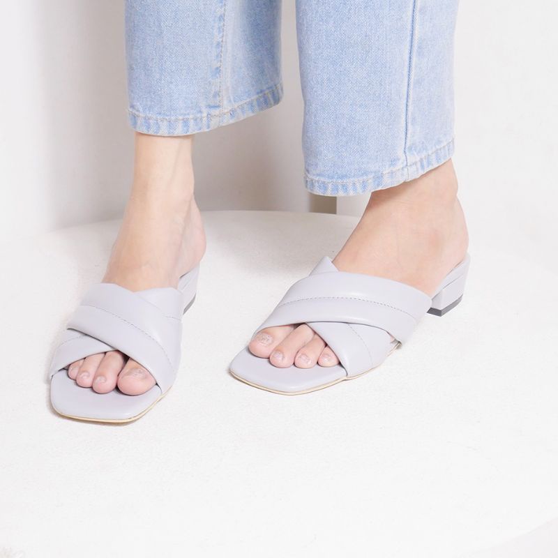 Sandal Wanita 3cm silang kelembung gemoy