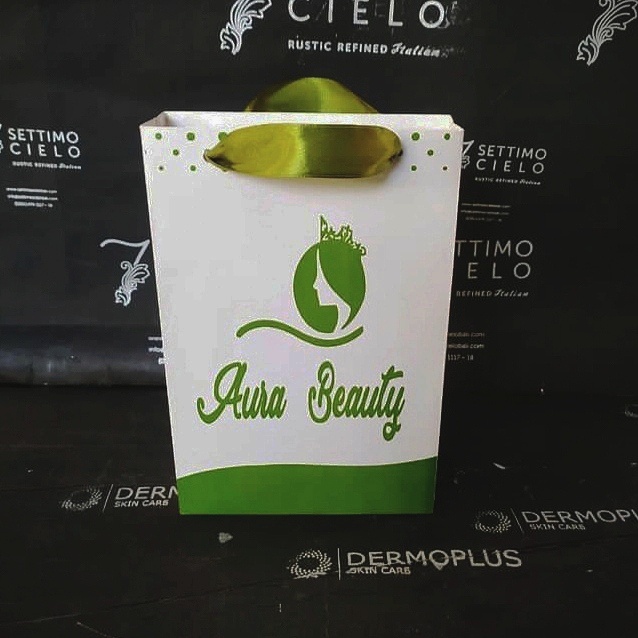 

PAPERBAG EDISI SKINCARE BAHAN IVORY GLOSY UKURAN 14*5*21