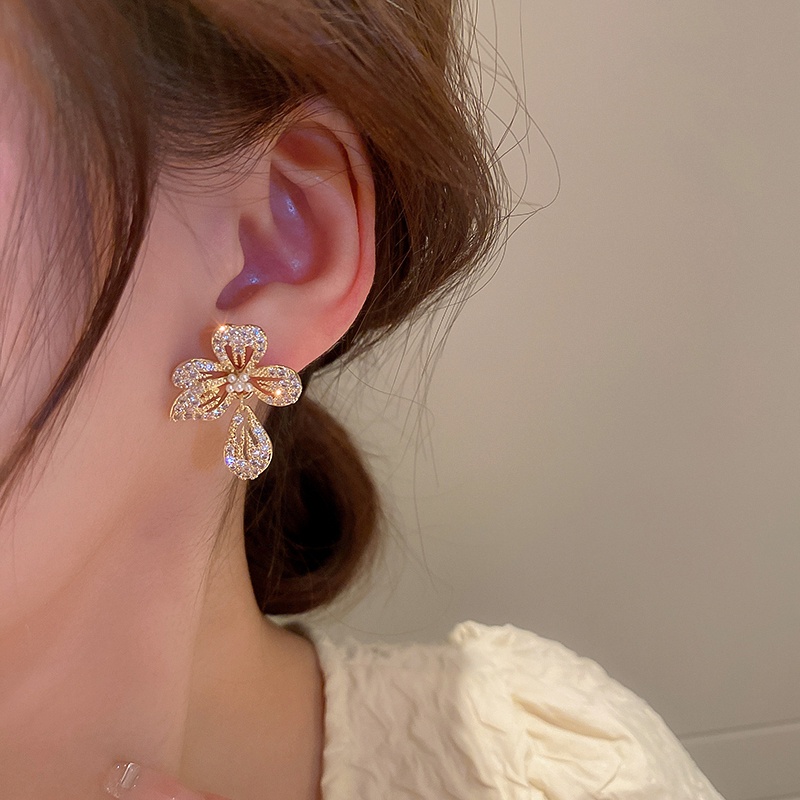 Anting Tusuk Kelopak Geometris Berlian Imitasi Sederhana Wanita Korea