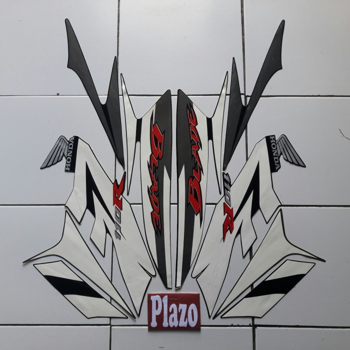 

TERLARIS | Stiker Motor Honda Blade 110 R 2009 Putih-Hitam