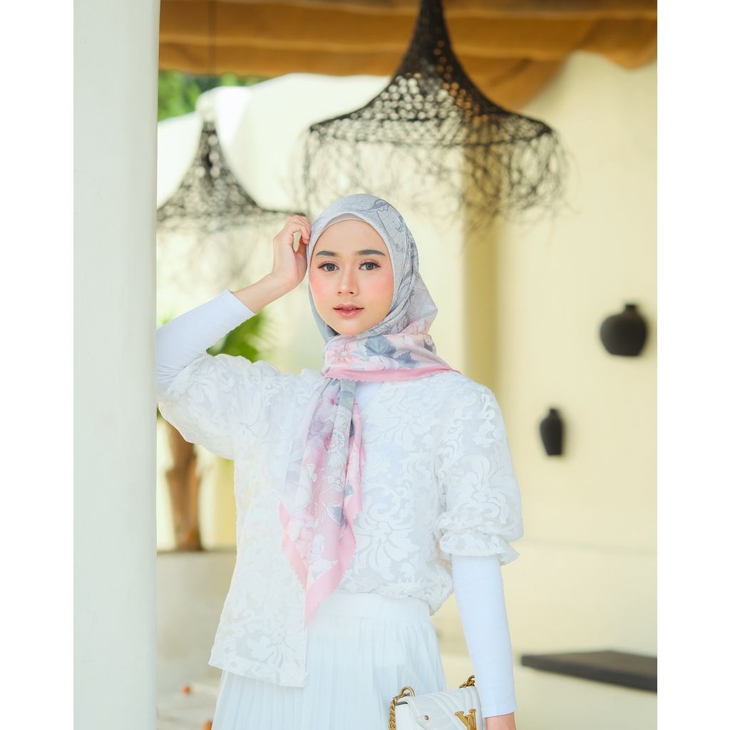 Dolmabahce Series Yarashyma Scarf