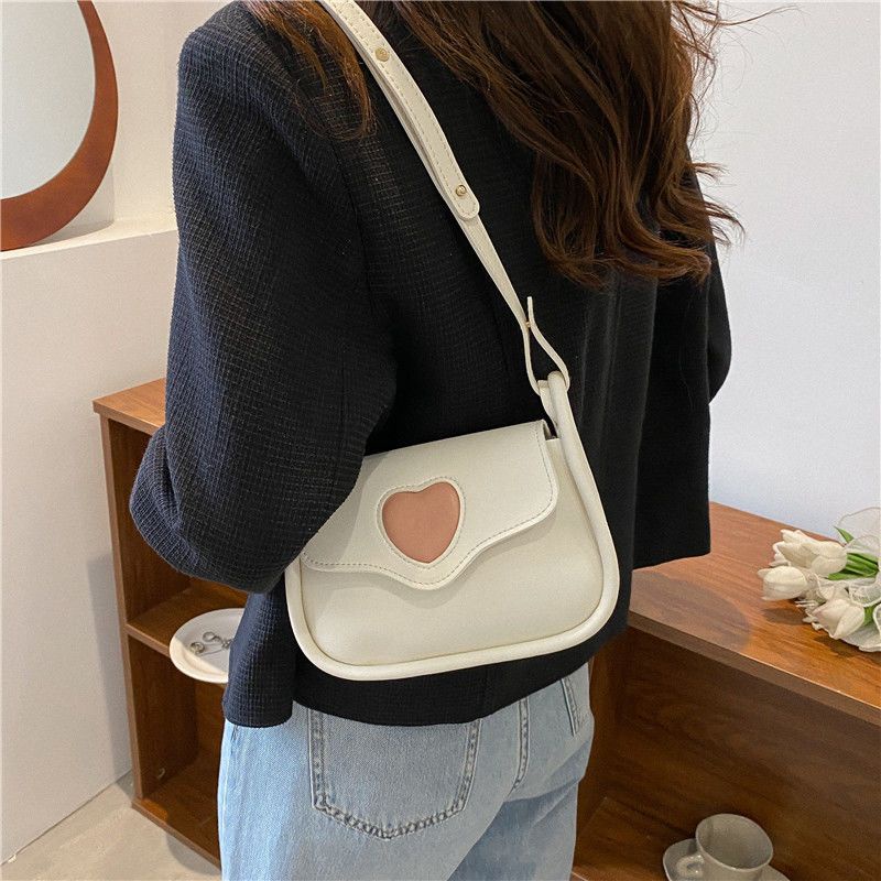 Red Tas kecil musim panas gadis gaya Barat 2022 populer tas messenger all-match trendi baru high-end fashion one-shoulder ketiak tas