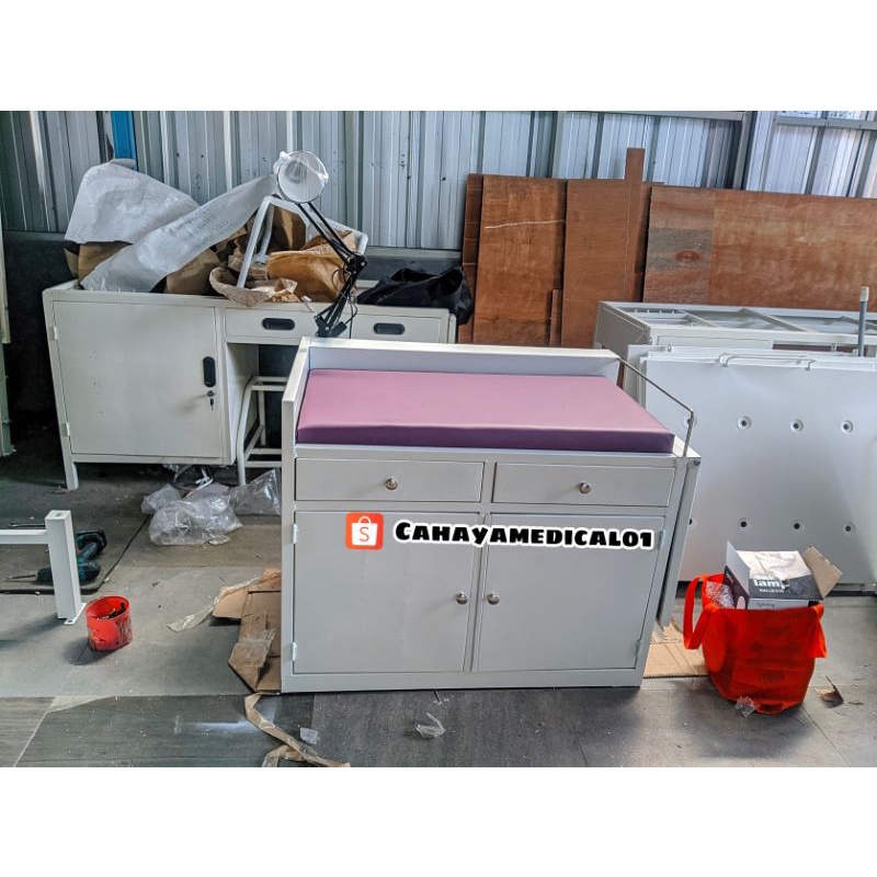 Meja resusitasi + Lampu sorot / Meja resusitasi / Meja resusitasi besi / Baby table / baby table bes