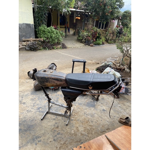 Body gl 100  tengki ori,jok baru,selebor belakang imi baru ,selebor tengah ori,kempol imi tanpa jok