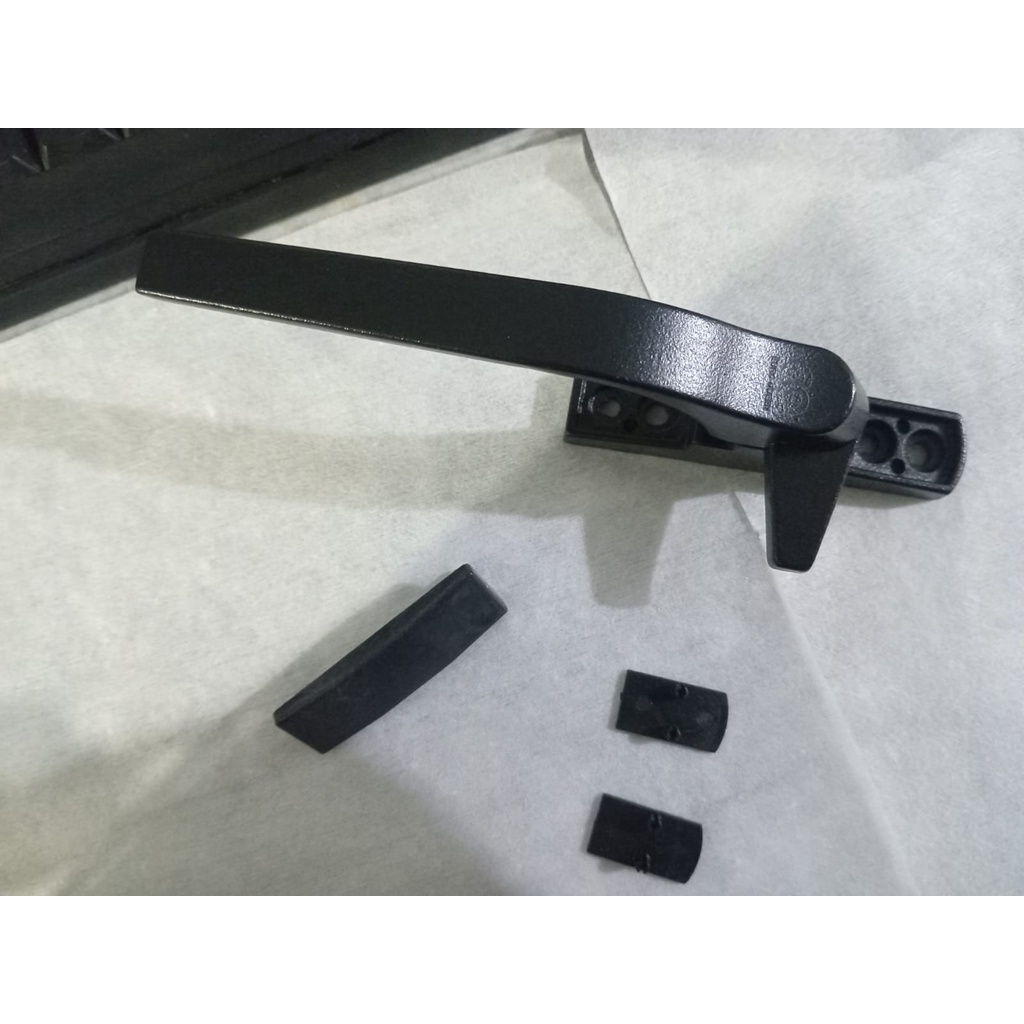 RAMBUNCIS JENDELA UPVC / EQ / HITAM