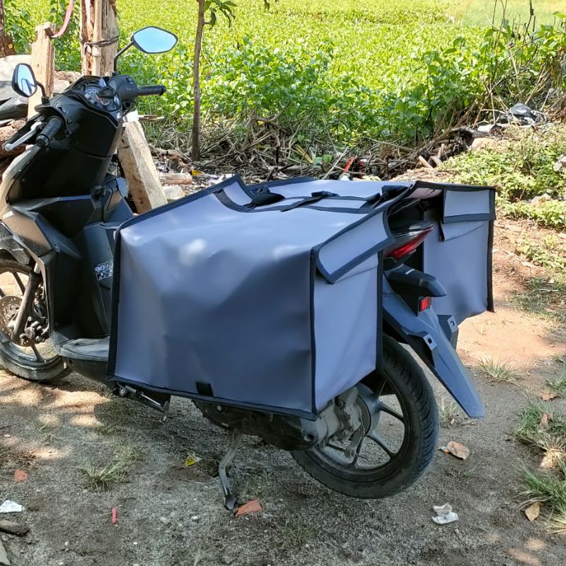 MODEL BARU MULTI FUNGSI, BISA TUTUP ATAS DAN BISA DI JADIKAN BRONJONG BIASA, TAS KANDEK, TAS BRONJONG, BAGASI MOTOR, BAGASI MOTOR SERBA GUNA, TAS KURIR, TAS POS, ANTI AIR MULTI FUNGSI