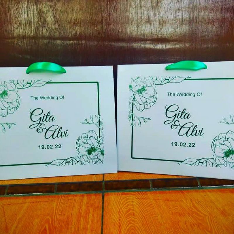 

Paperbag Wedding Custom - Tas Pernikahan Eksklusif Ukuran 30x10x25