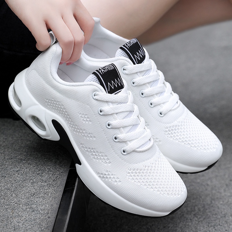 sepatu sekolah cowok cewek sneakers import sepatu olahraga jogging warna hitam warna putih  + KOTAK